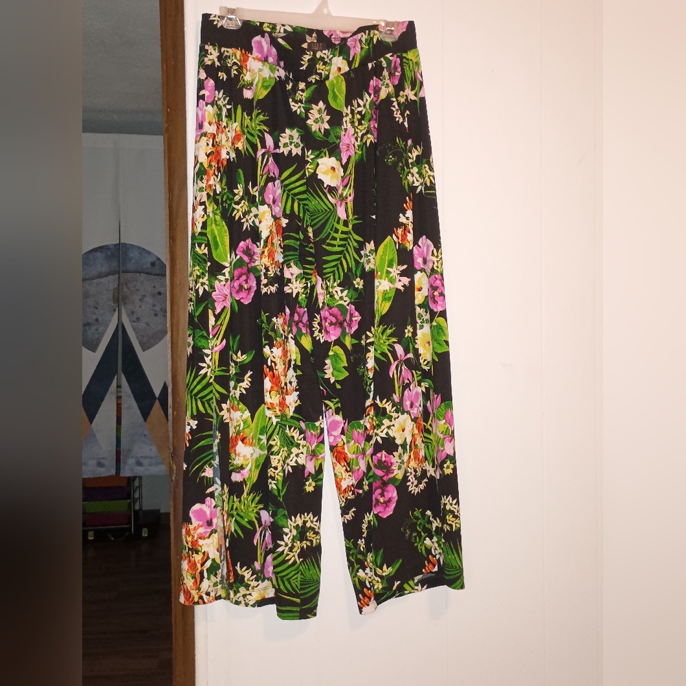 Flowy Floral Bottoms - Picture 2 of 6